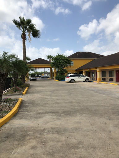 Exterior & Views 2, Los Fresnos Inn and Suites, Cameron