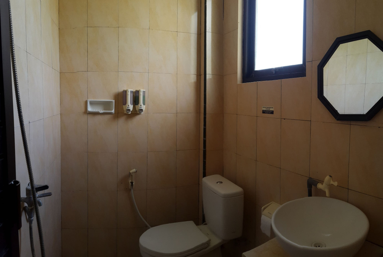 Bathroom 5, Centro Bajo Hotel, West Manggarai