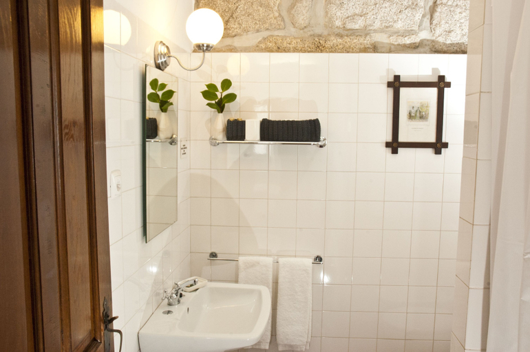 Bathroom 3, Casa do Ameal, Viana do Castelo