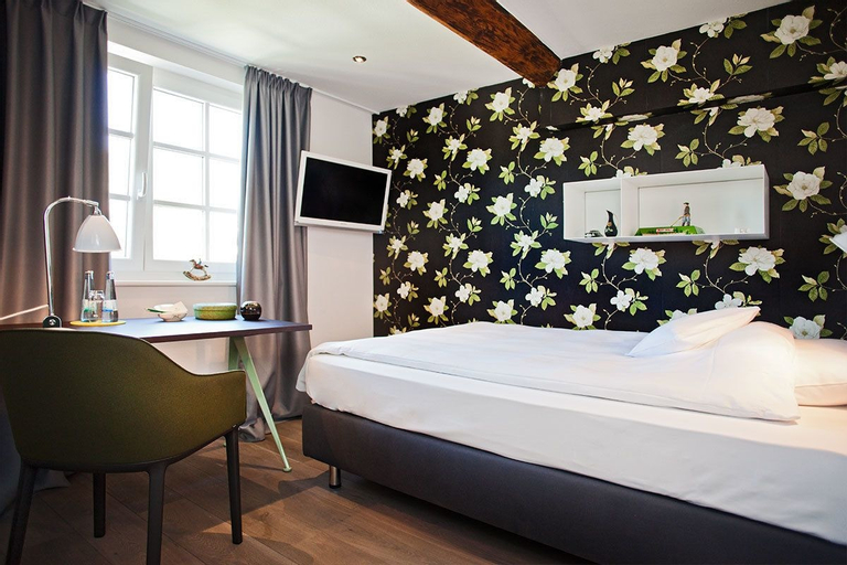 Bedroom 3, Hotel & Restaurant Krone, Lörrach