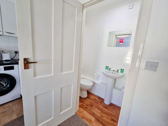 Bathroom 3, Darent Suites in Sevenoaks, Kent