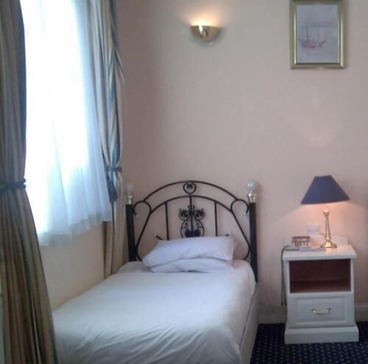 Bedroom 3, Mermaid Suite Hotel, London
