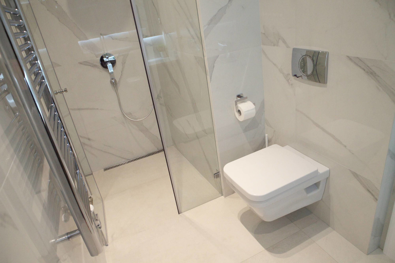 Bathroom 4, Temple Apartments, Belgrade
