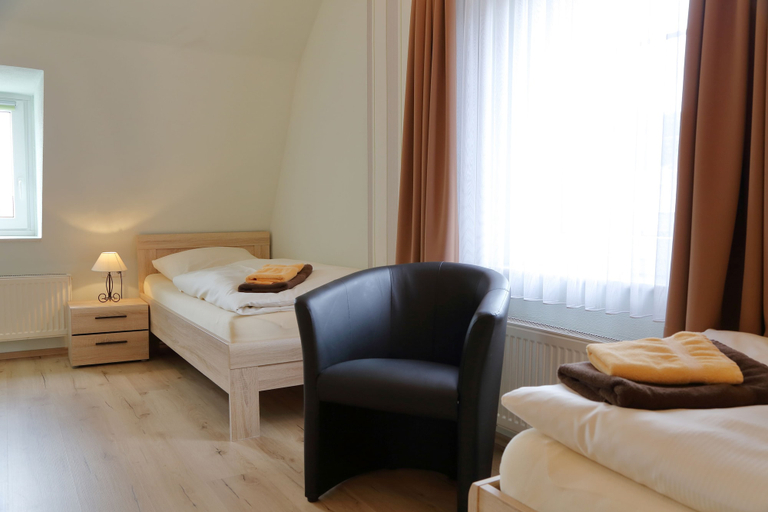Bedroom 3, Pension Gasthof und Hotel Roter Hirsch, Mittelsachsen
