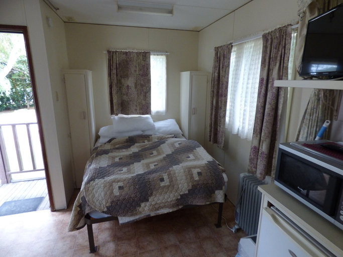 Bedroom 3, Tenterfield Lodge and Caravan Park, Tenterfield