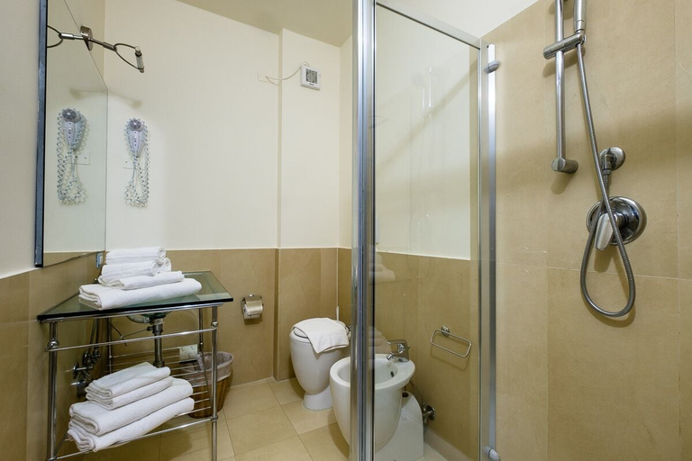 Bathroom 4, Canado Family Hotel, Livorno