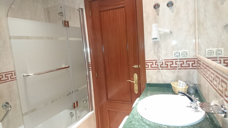 Bathroom, Hotel Rural Tierra de Lobos, Zamora