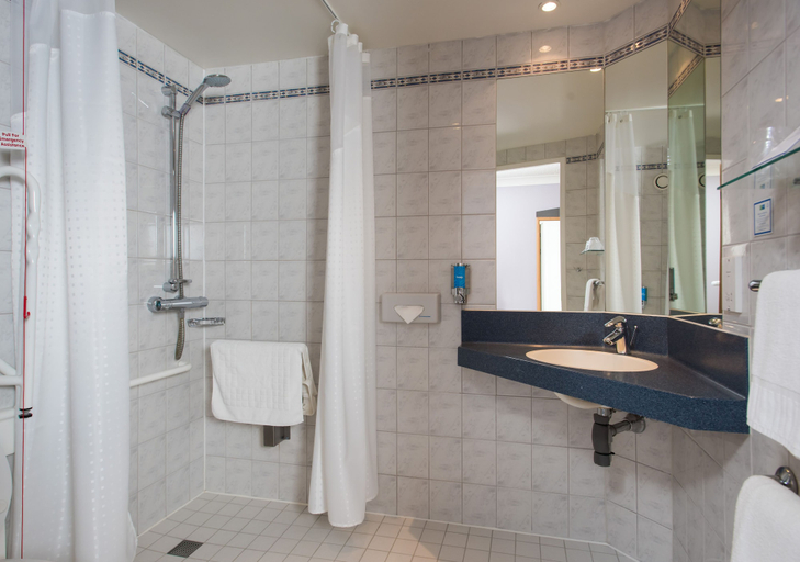 Bathroom 3, Holiday Inn Express BRISTOL - FILTON by IHG, South Gloucestershire
