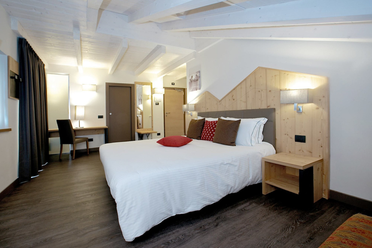 Bedroom 2, Olimpia Hotel, Sondrio