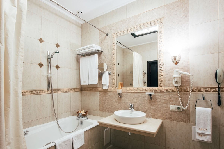 Bathroom 4, Troy Hotel, Krasnodar gorsovet