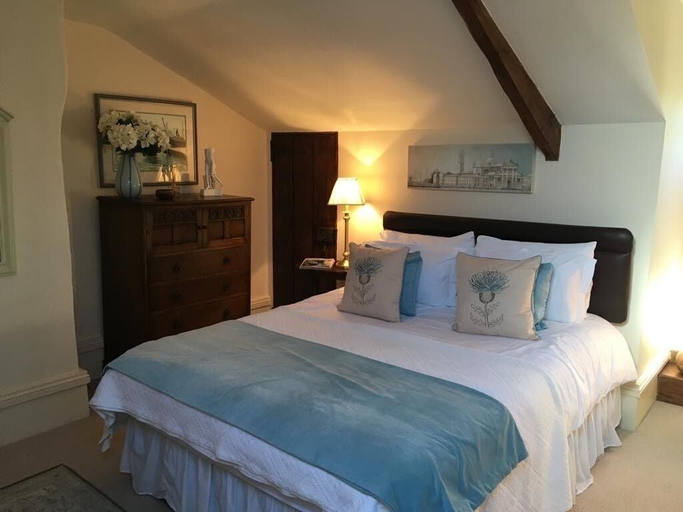 Bedroom 2, Muddifords Court, Devon