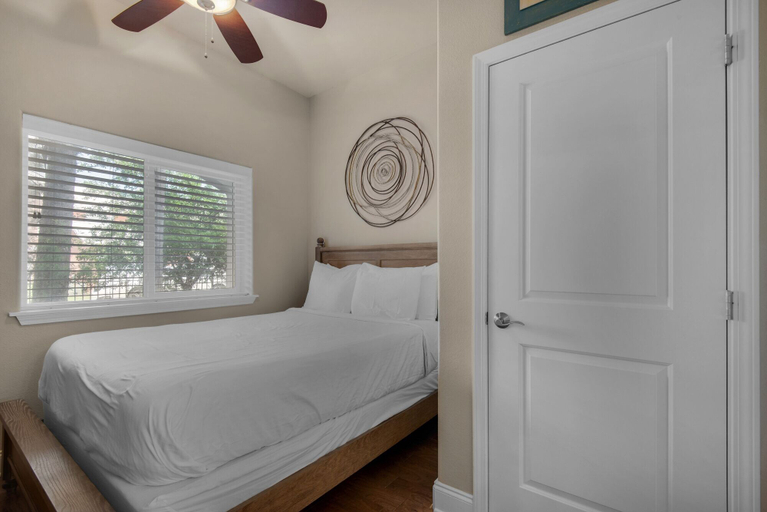 Bedroom 3, Alerio E104, Walton