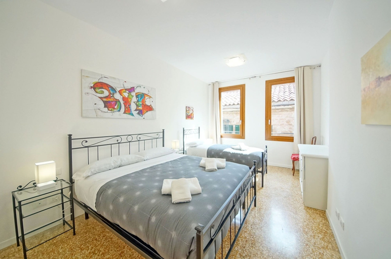 Others 3, DolceVita Apartments N. 372, Venezia