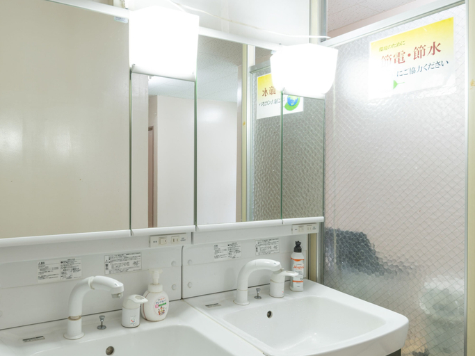 Bathroom 4, Kamaishi Heita Pansion, Kamaishi