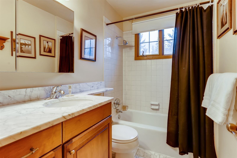 Bathroom 4, 2-385 Gore Creek dr Vorlaufer 201, Eagle