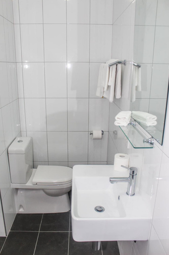 Bathroom 4, Crown Accommodation Bendigo CBD, Gr. Bendigo - Central