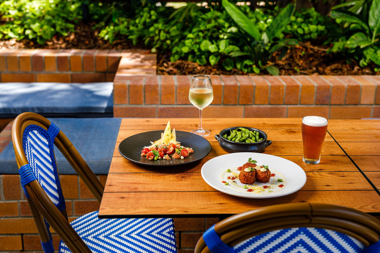 Food & Drinks 5, The Waterloo Bay Hotel, Wynnum