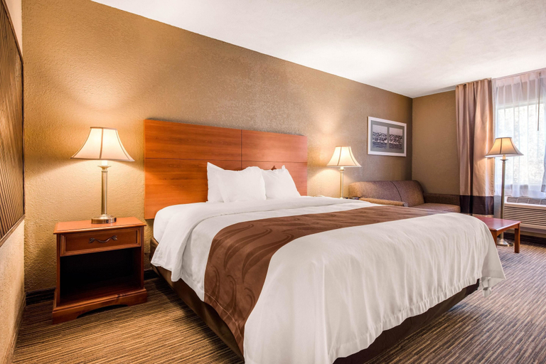 Bedroom 5, Quality Inn & Suites New Castle, Lawrence