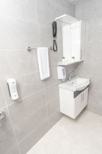 Bathroom 5, The Breeze Hotel, Merkez