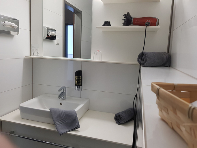 Bathroom 3, Euro Rastpark Zum Eichenzeller, Fulda