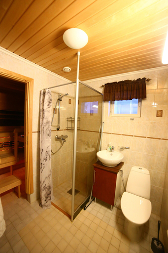 Bathroom 4, Nuorgam Holiday Village, Lapland