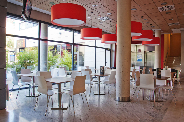 Food & Drinks 4, Travelodge Madrid Torrelaguna, Madrid