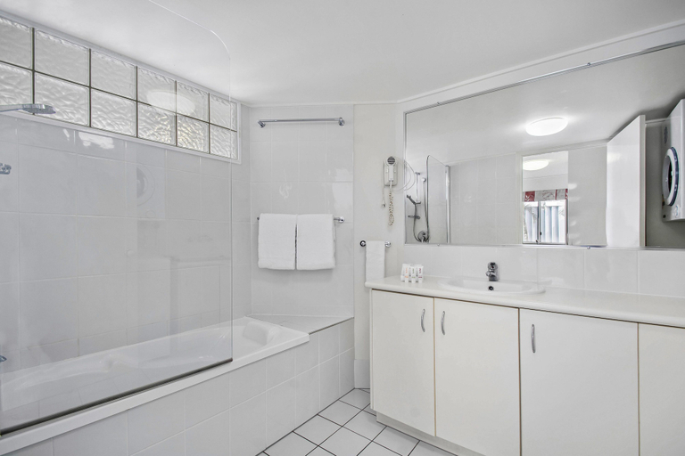 Bathroom 4, BreakFree Great Sandy Straits Hervey Bay, Hervey Bay - Pt A