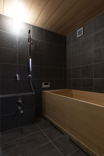 Bathroom 5, Kazeno Naramachi, Nara