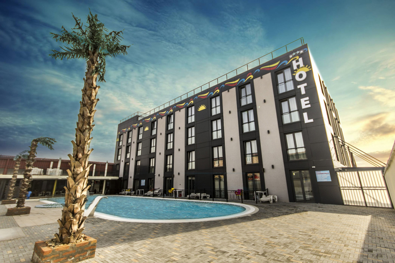 Exterior & Views