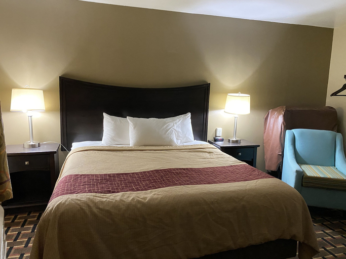 Bedroom 3, Executive Inn, Ross