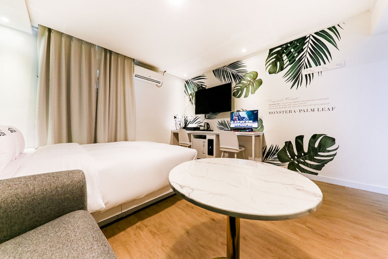 Bedroom 3, Hotel Box, Dong