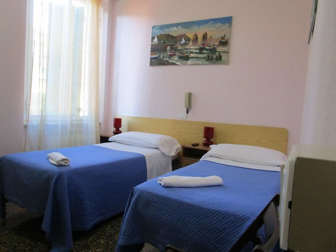 Bedroom 3, Hotel Massena, Genova