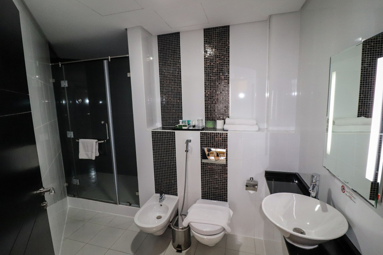 Bathroom 5, Gulf Suites Hotel Amwaj, Muharraq
