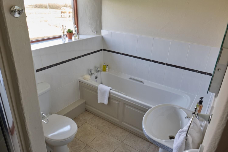 Bathroom 3, Middlewick Holiday Cottages, Somerset