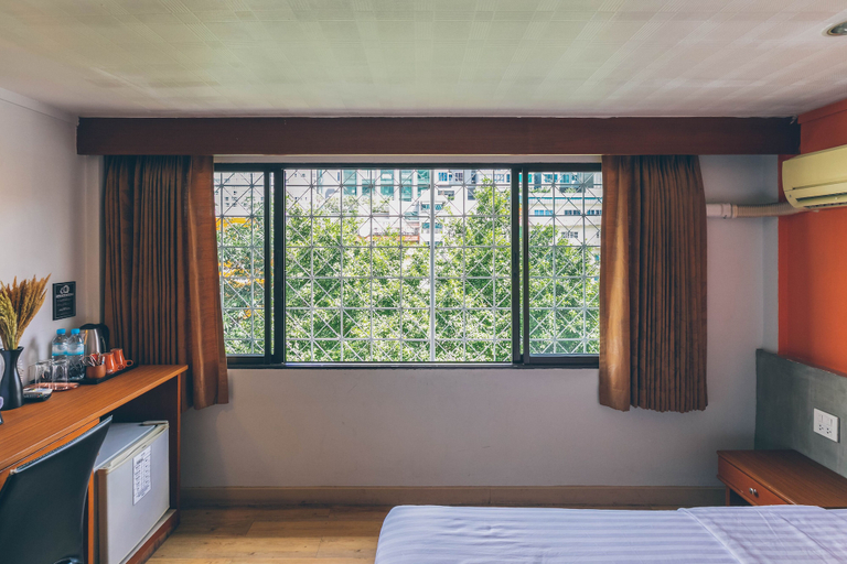 Bedroom 3, Atlas Bangkok Hotel, Wattana