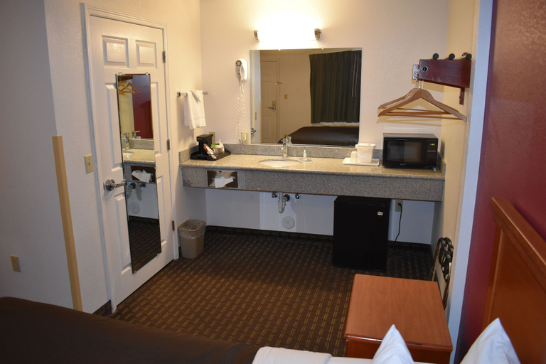 Others 5, Hotel Belmont, San Mateo