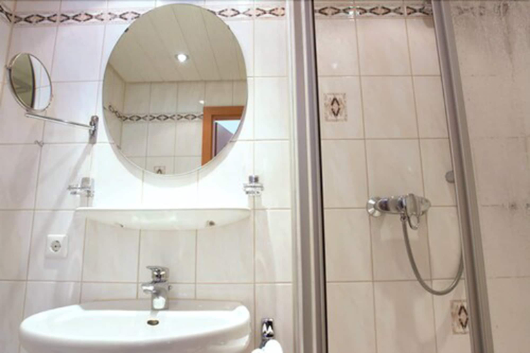 Bathroom 5, Hotel Garni Lehrertal, Ulm