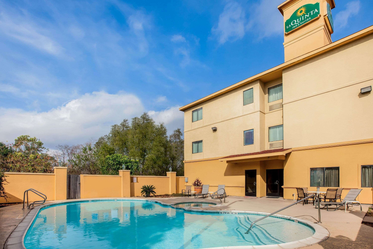 Sport & Beauty 5, La Quinta Inn & Suites by Wyndham Pasadena, Houston