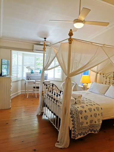 Bedroom 2, Arcadia House, Byron