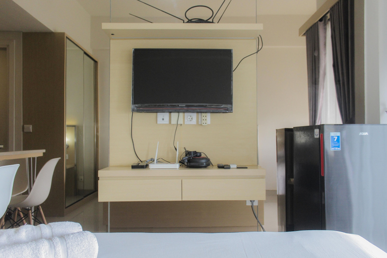 Bedroom 3, Comfort Minimalist Studio at Parkland Avenue Apartment By Travelio, Tangerang Selatan