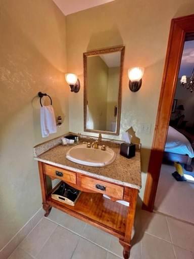 Bathroom 3, The Port Hotel, Ozaukee