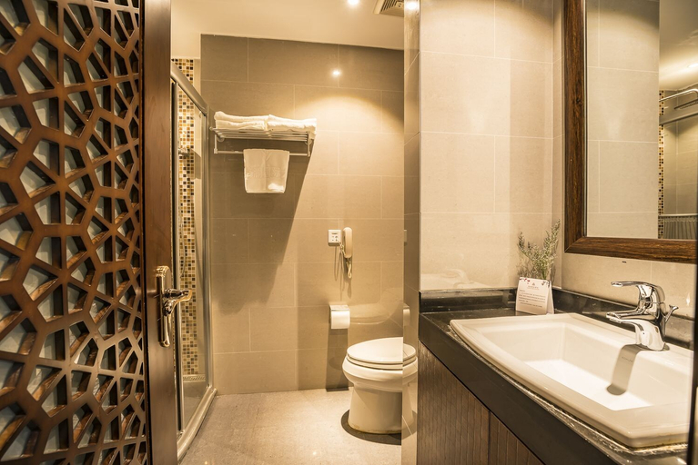 Bathroom 3, Graceland Garden Court Hotel, Shanghai