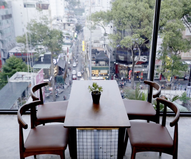 Food & Drinks 5, The Sargon, District 3
