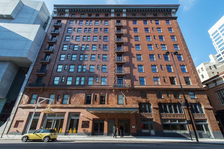 Exterior & Views, 21c Museum Hotel Cincinnati, Hamilton