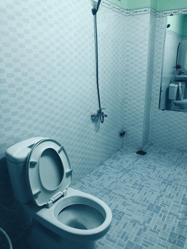 Bathroom 3, Hotel Minh Minh Hieu, Bình Chánh