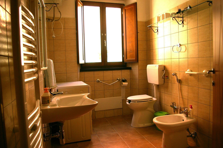 Bathroom 3, B&B Su Semucu, Cagliari