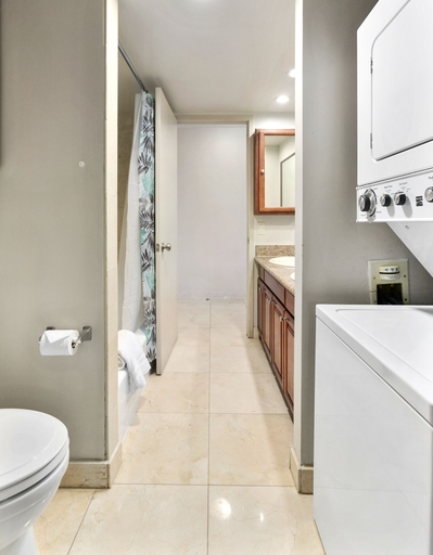 Bathroom 3, Waikiki Beach Condominiums, Honolulu