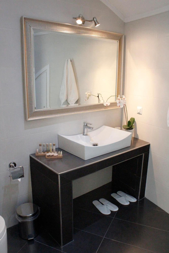 Bathroom 5, Archontiko Suites Santorini, South Aegean