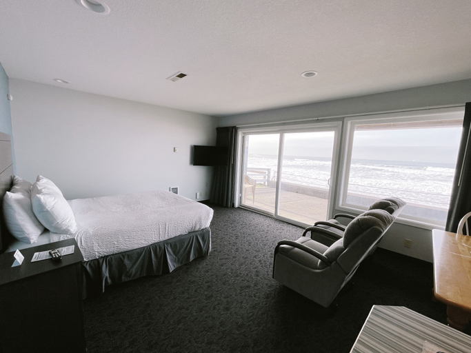 Bedroom 4, The Sandcastle Beachfront Hotel, Lincoln