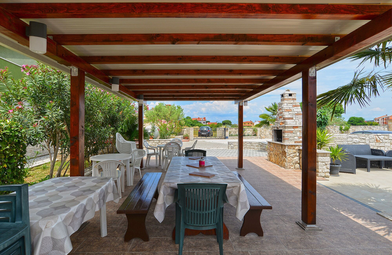 Food & Drinks, Apartment 1376, Fažana